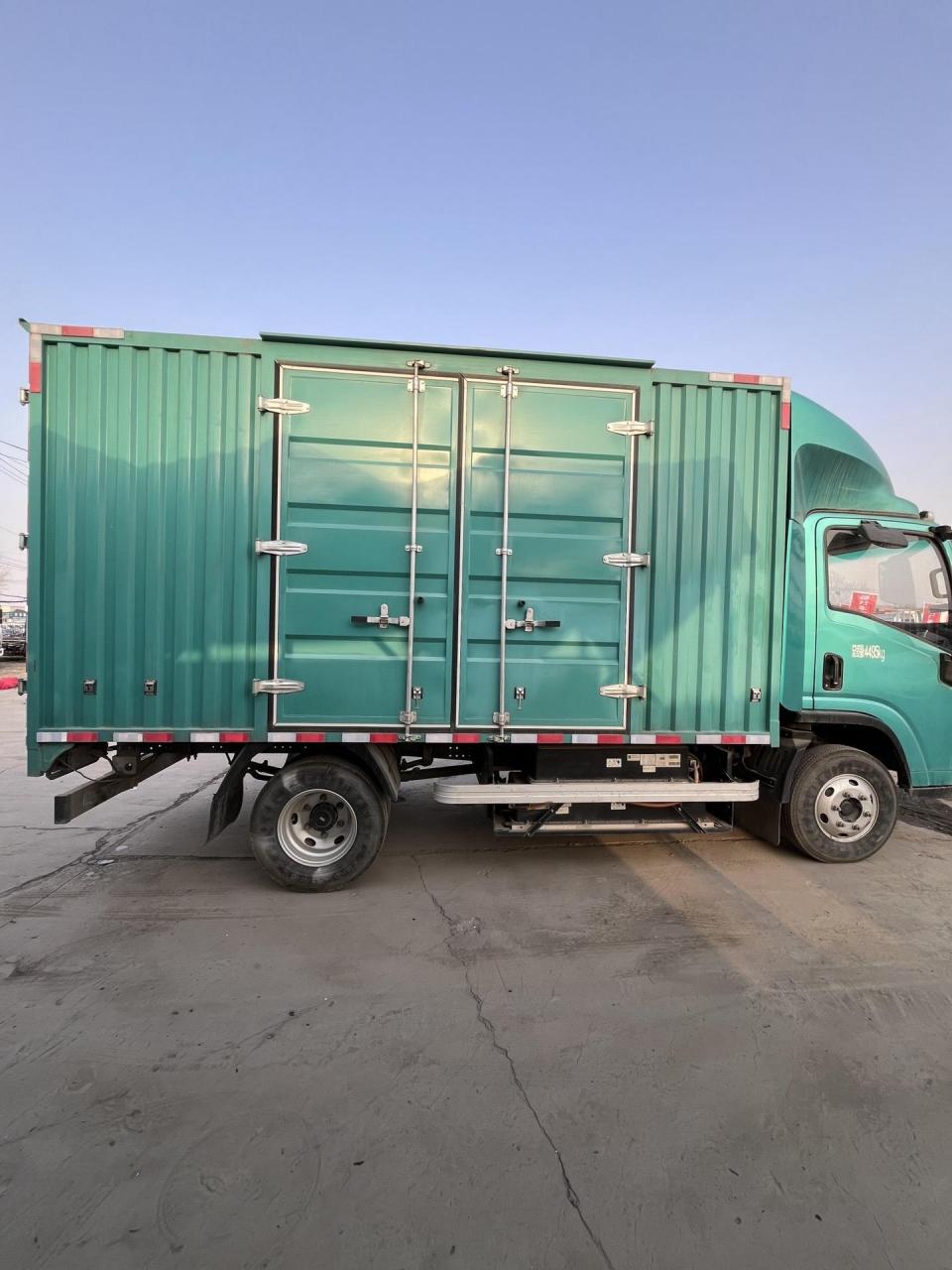 2022年12月 陕汽轩德e9纯电动4米2箱货 搭载98.