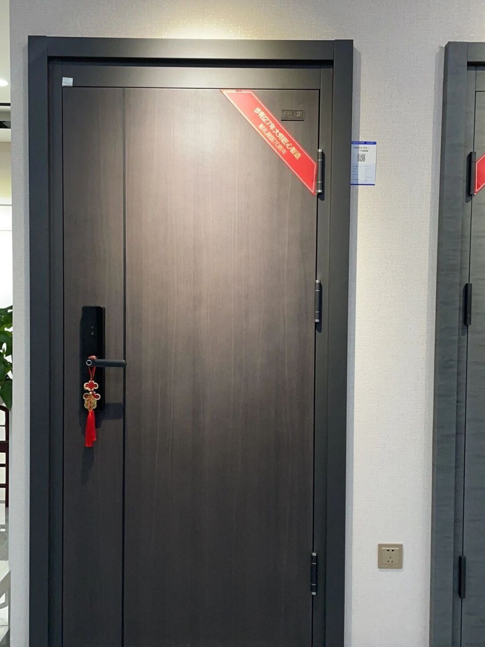 今天给大家推荐一款质量美丽,价格更美丽的一款步阳智能门,加高门楣