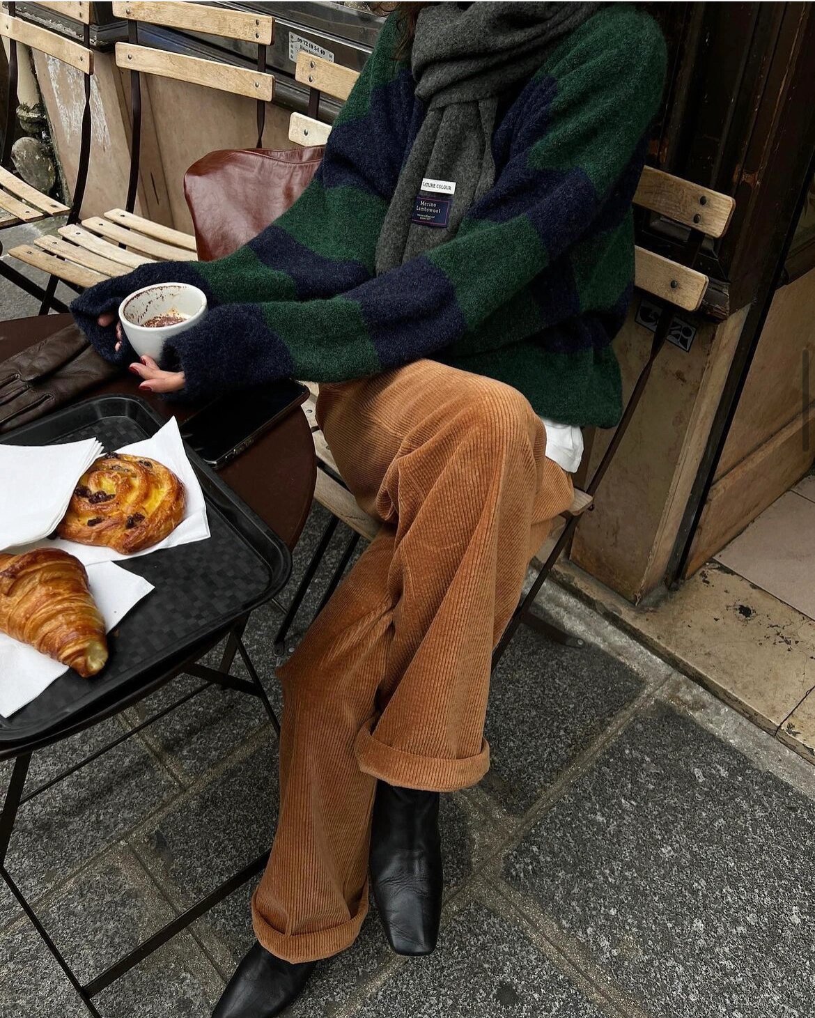 又是可以参考的色彩搭配9808 绿色77棕色是今年非常喜欢的色彩