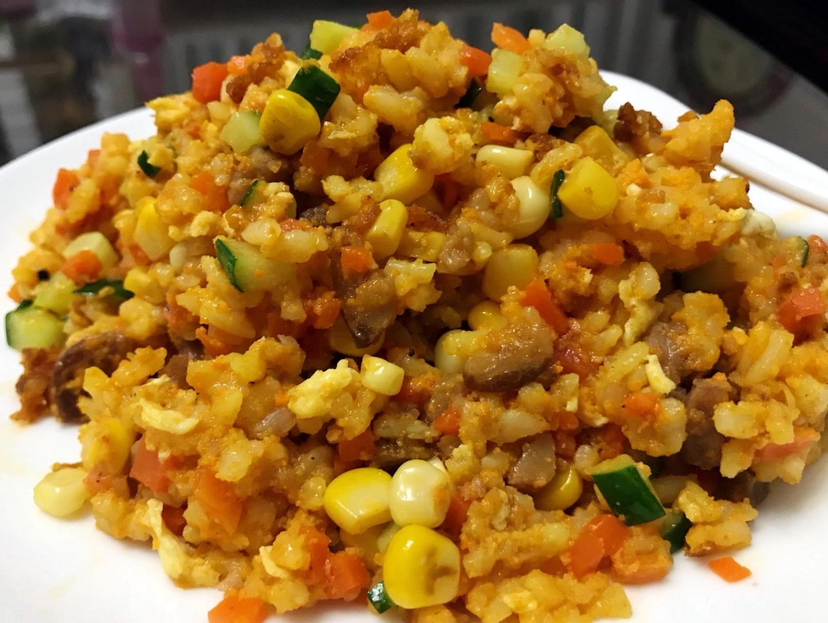 百吃不腻的海胆炒饭家常做法 一碟色香味俱佳的海胆炒饭,百吃不腻.