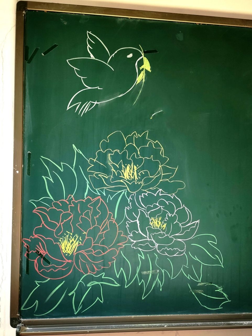 牡丹花黑板报,擎天华表住黑板画 易上手