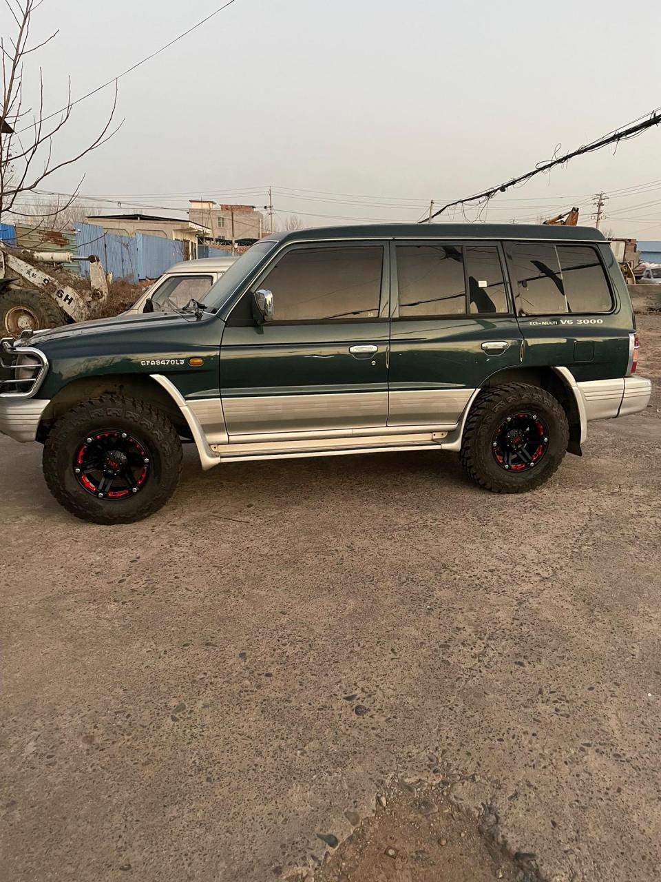 猎豹黑金刚选配16寸负值轮毂,搭配265-75-16mt全地形轮胎!