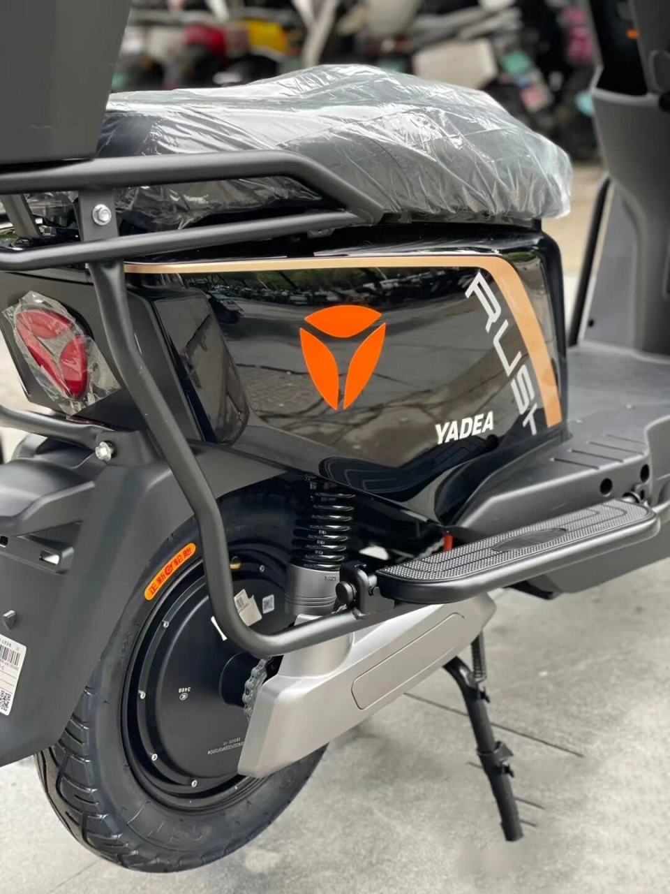 雅迪电动车(欧宾) 雅迪电动车(欧宾)前后双蝶刹,70/20大电池超长续航