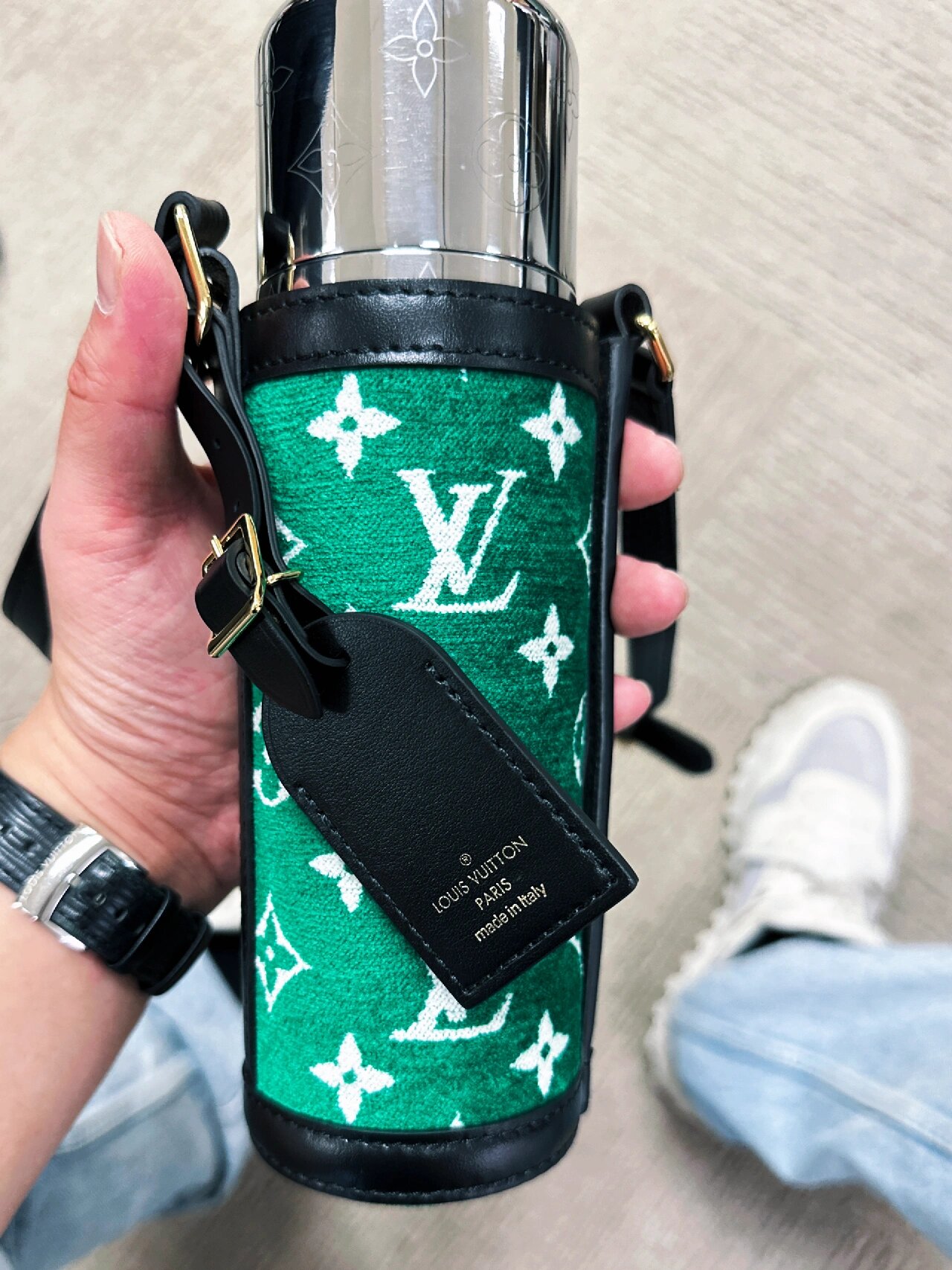 买了lv保温杯,从此每一口水都是lv的味道