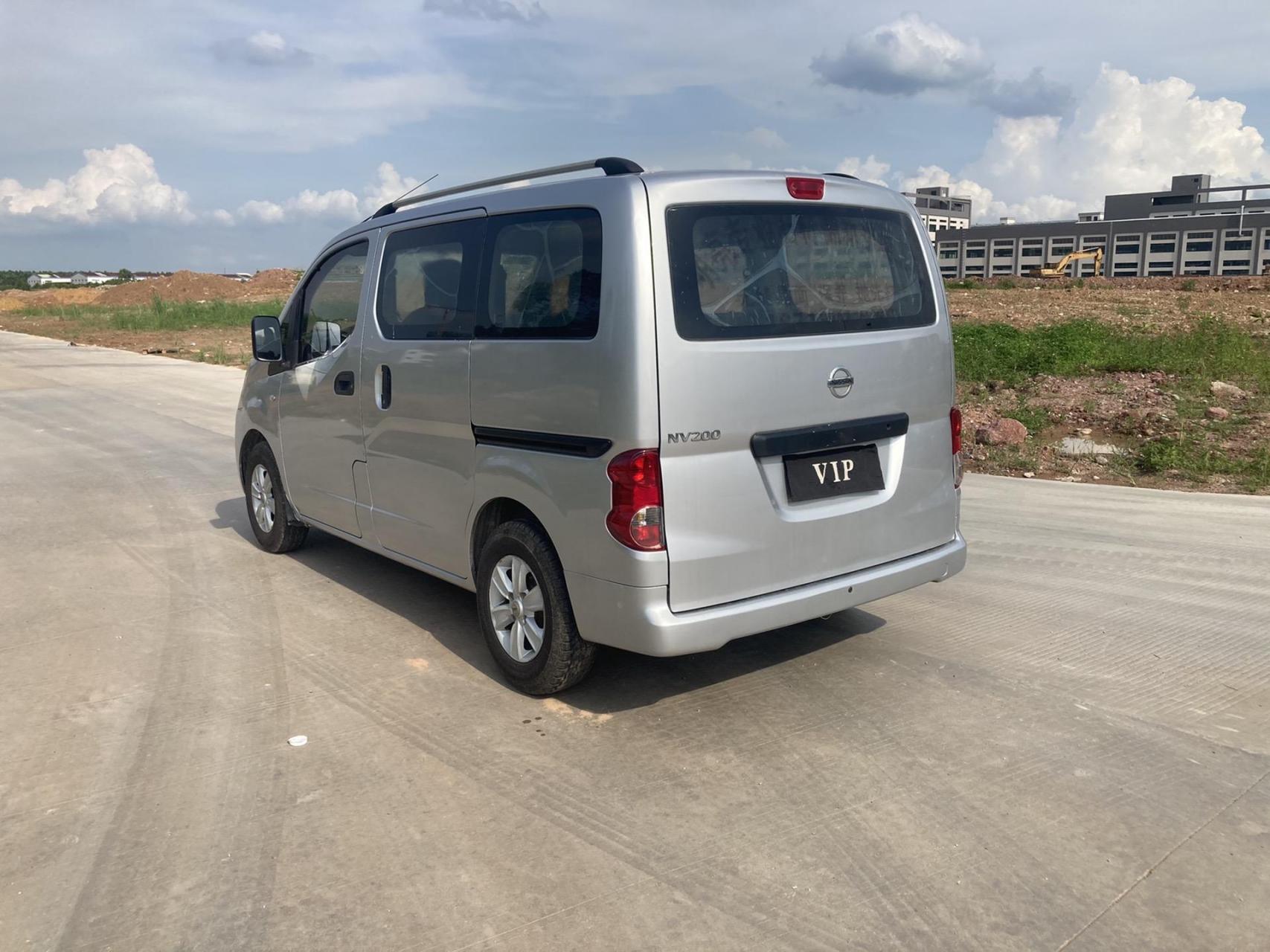 尼桑面包车 nv200图片