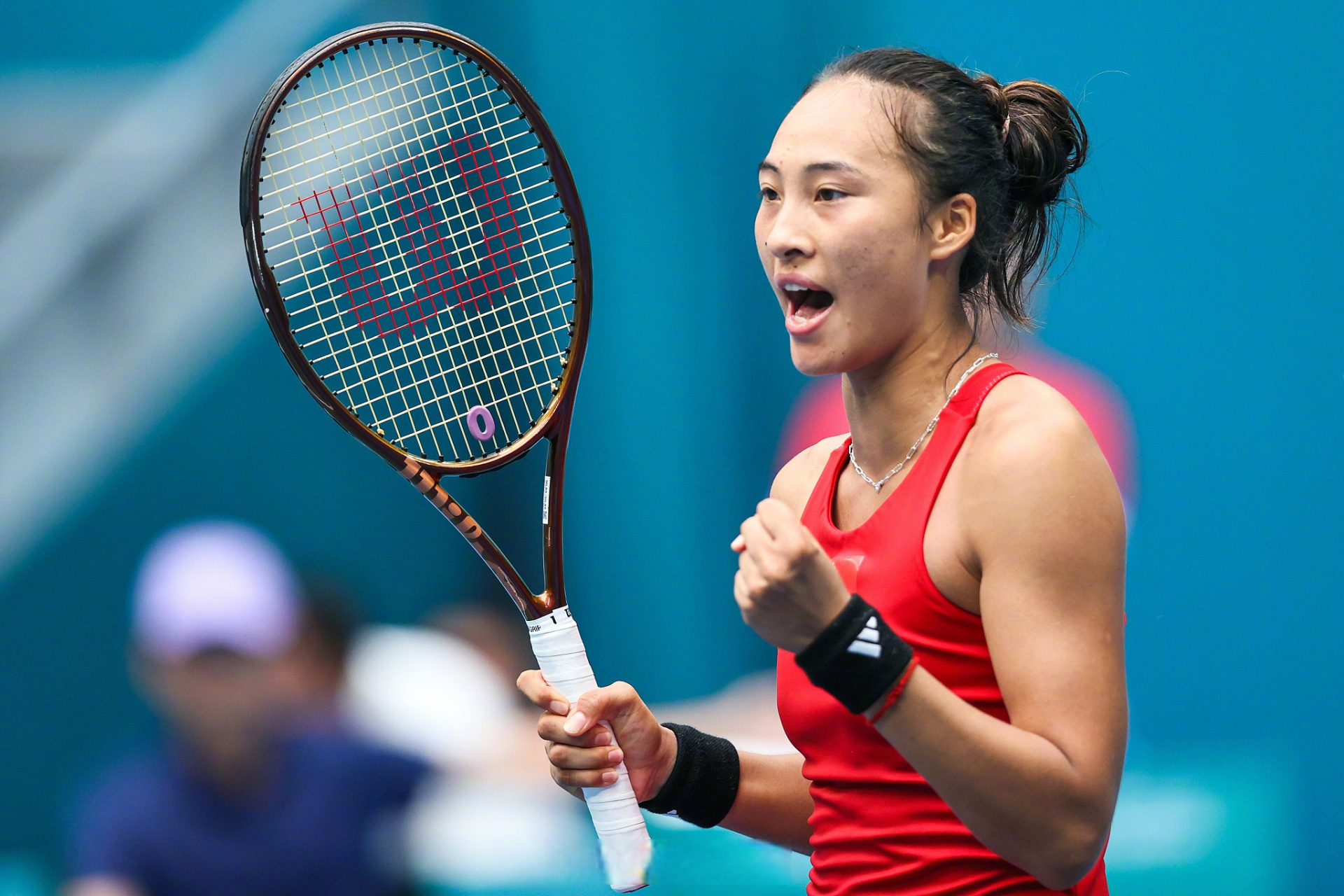 【#郑钦文亚运会网球女单冠军#】亚运会网球女单决赛,20岁中国金花