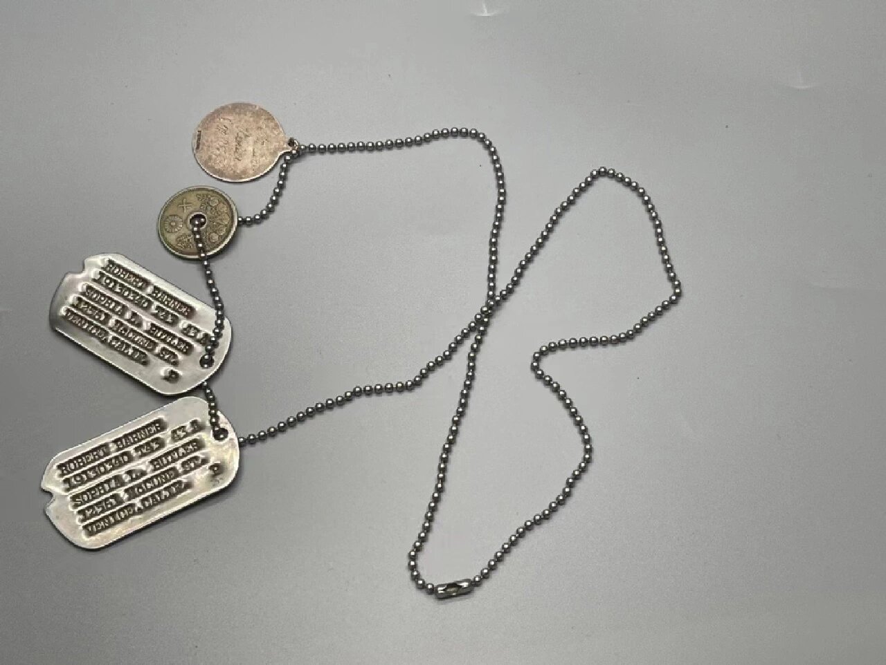 二战时期美军士兵铭牌 狗牌也即军用识别牌.