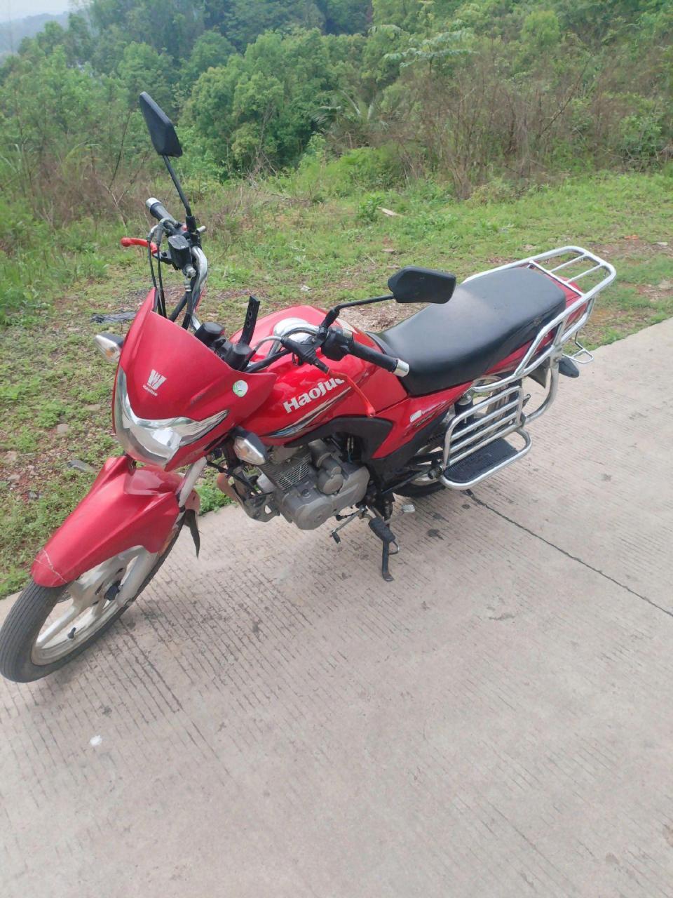 豪爵电喷150摩托车