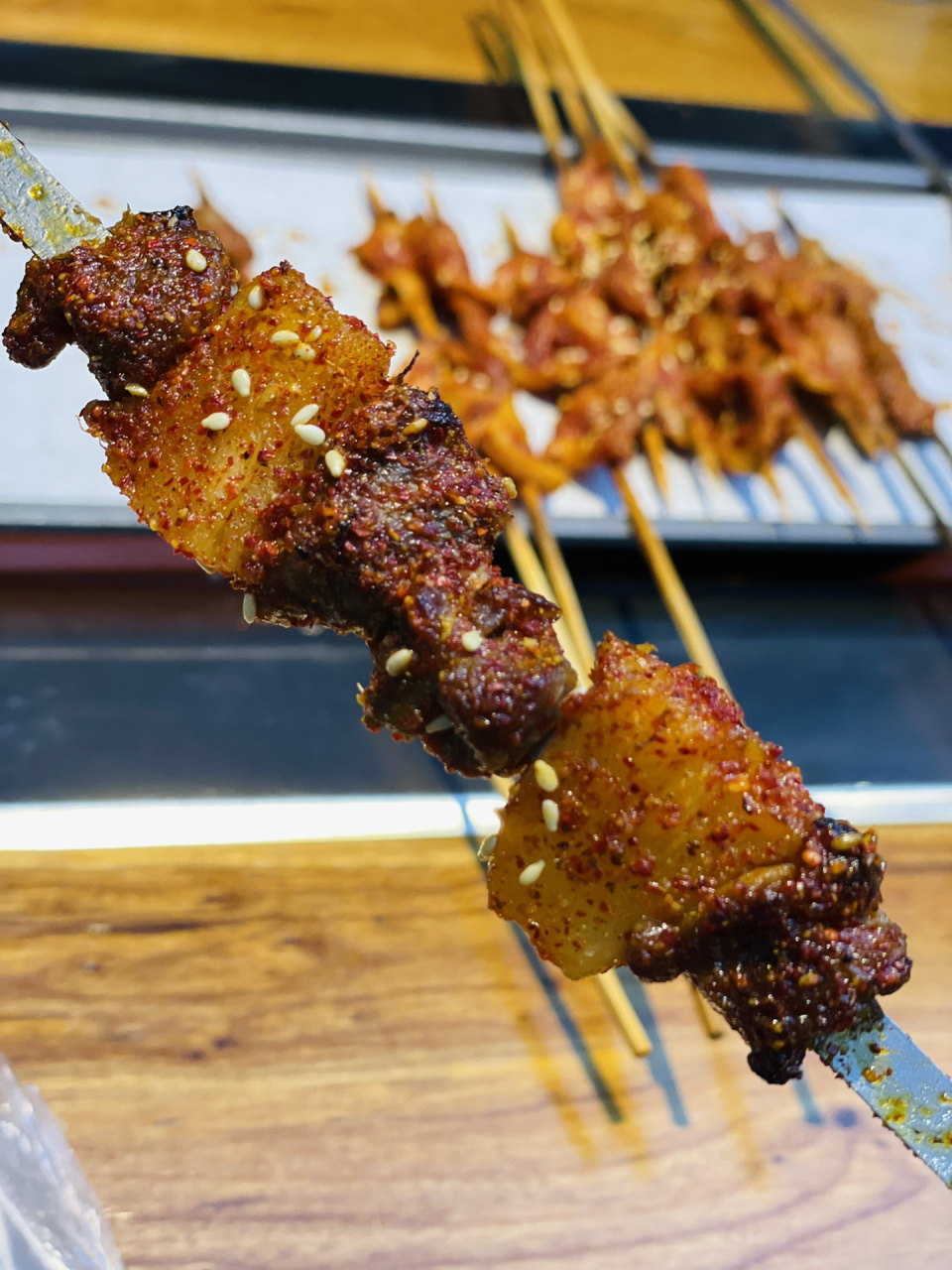 朋友一直推荐这家烧烤,迎着暴雪赶去吃了,延边老板在银川开的烧烤