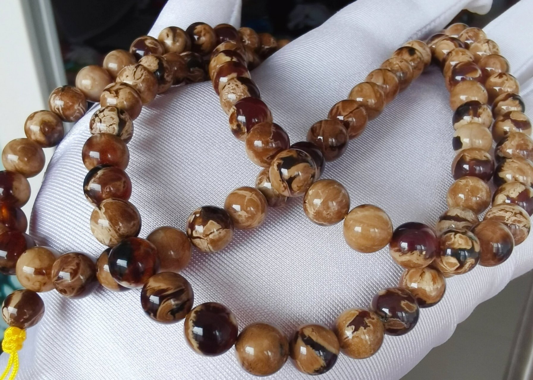 天然缅甸溶洞蜜根珀佛珠! 尺寸7.5mm108颗,重30.
