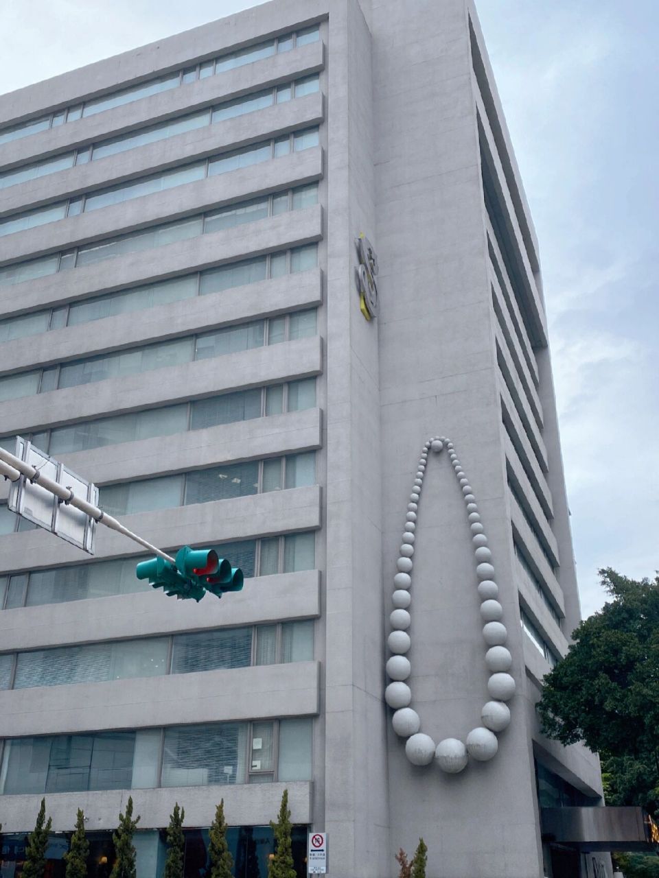 台北偶遇:汪小菲的s  hotel 今天在敦化路上看到这串链珠,哇,好眼熟