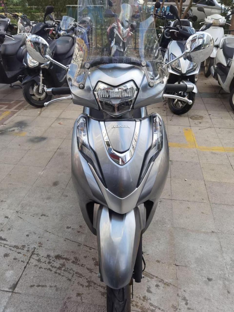 踏板摩托车 新到一台23年本田lead125,新车16800,电喷全水冷,四气门