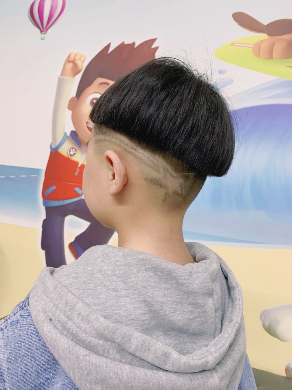 小男孩子宝宝锅盖发型加五角星雕刻潮流 家有萌宝必剪可爱帅气潮流