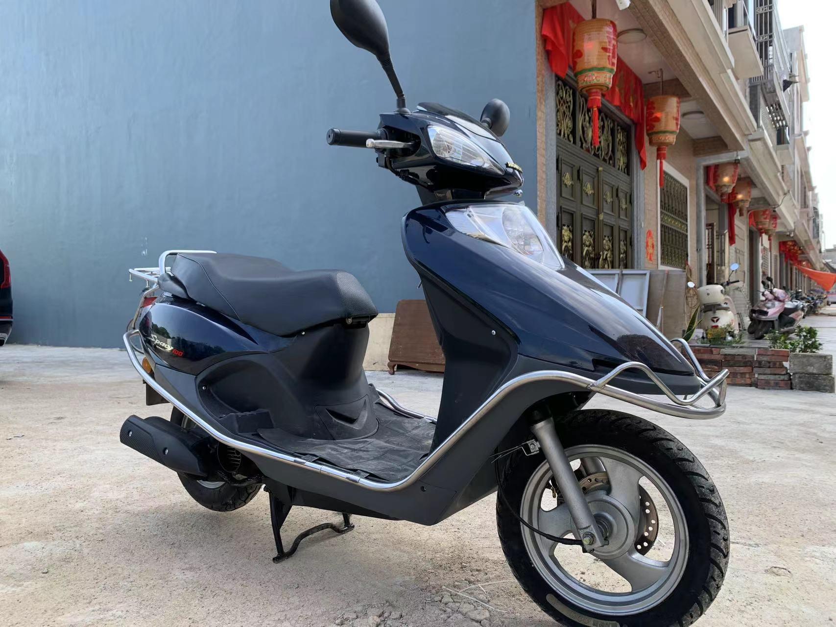 五羊本田新款三代小公主100cc宝蓝色