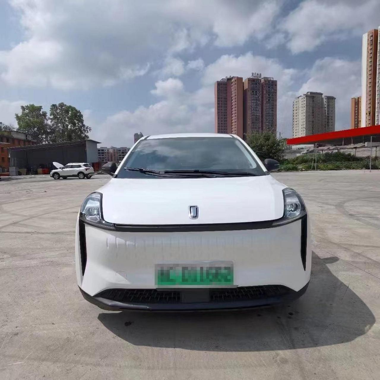 预售一台2022年6月上户奔腾e05,实表8万8,官方续航419,5个面漆,铁板