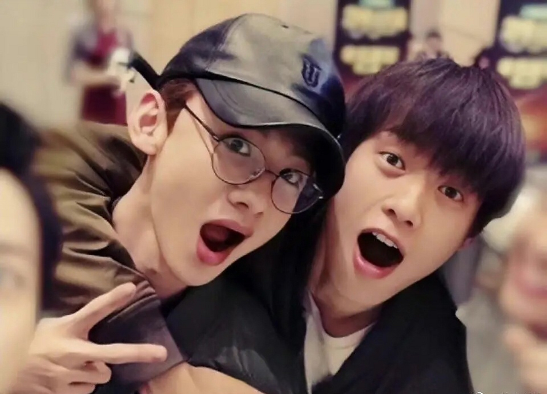 白敬亭回复魏大勋又秒删,想到了死去已久的山花cp,不愧是传说中的糖送