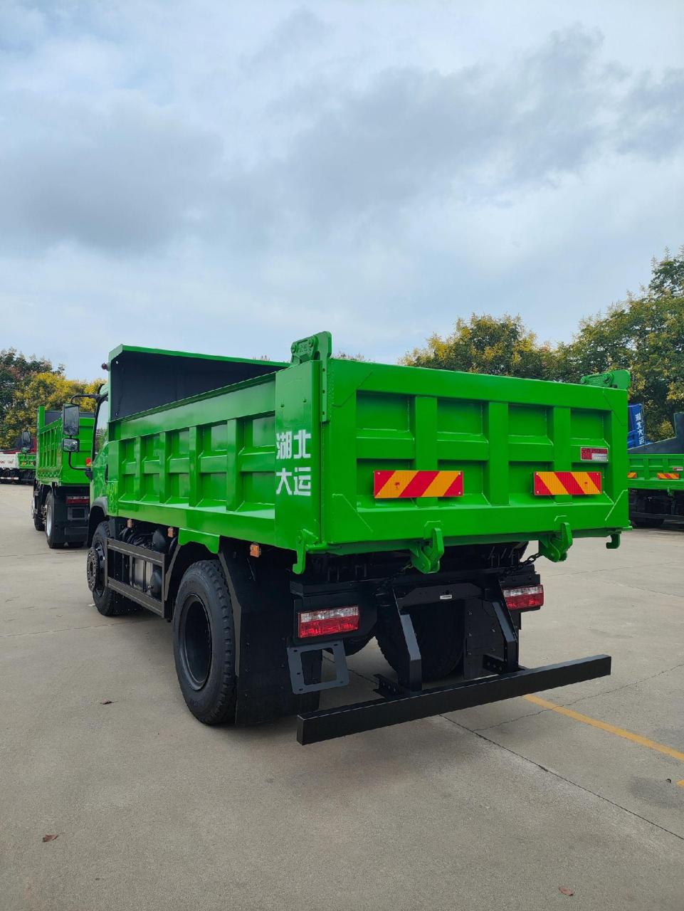 大运单桥自卸车货箱3.8米4米4.2米4.5米4.7米5.0米5.2米应有尽有.