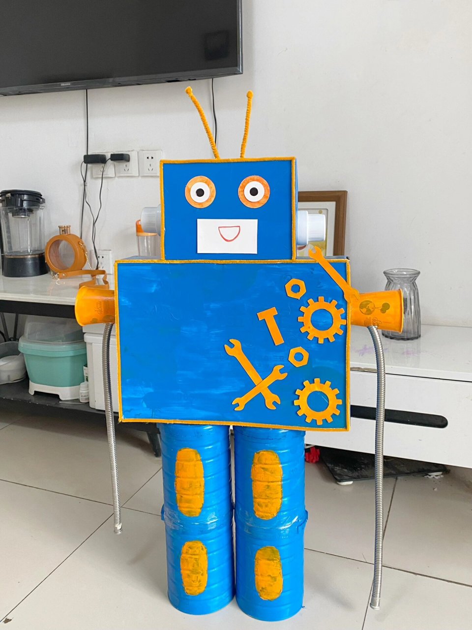 纸箱机器人自制机器人 幼儿园作业:科技作品展 从老师的作业推荐里