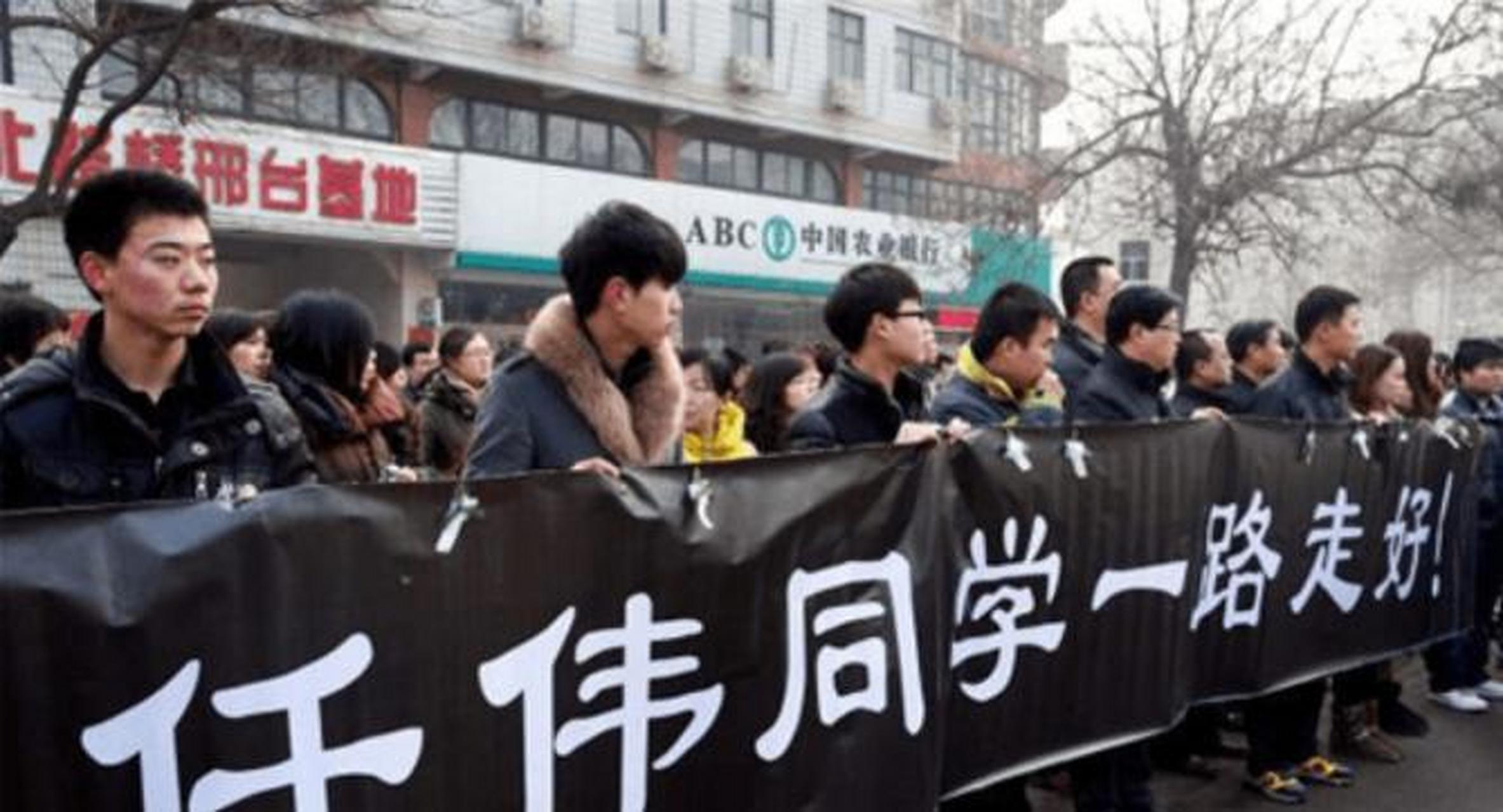 2008年,中国天才数学家任伟,为回国效力,毅然决然放弃美国的千万年薪.