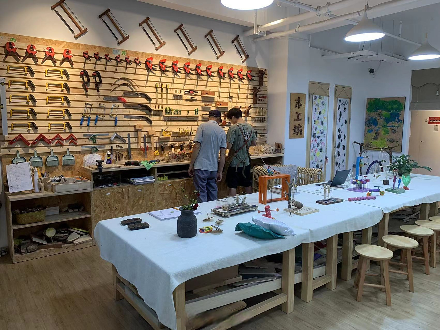 同事的儿子要上托班了,然后人家的木工教室.所以我能去上托班吗?