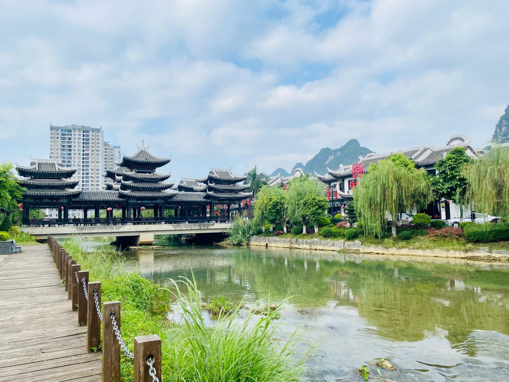 靖西市锦绣古镇 锦绣古镇是一个以壮族文化,中越边境文化为主题的古镇