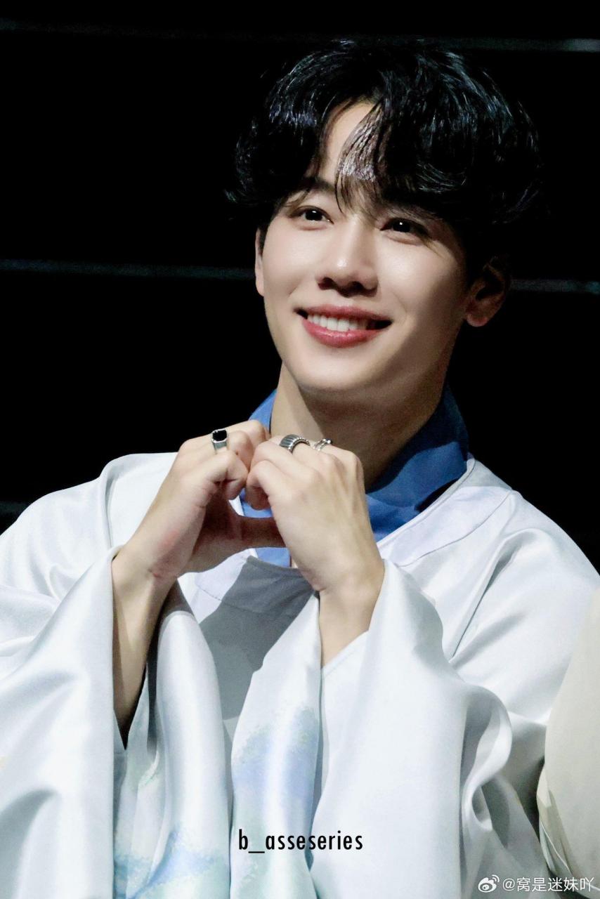 泰国男演员刘沃沃.