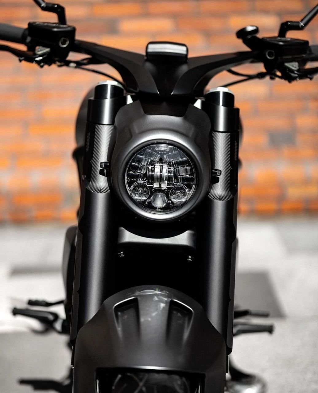 杜卡迪xdiavel 书接上回,继续细节观察杜卡迪xdiavel