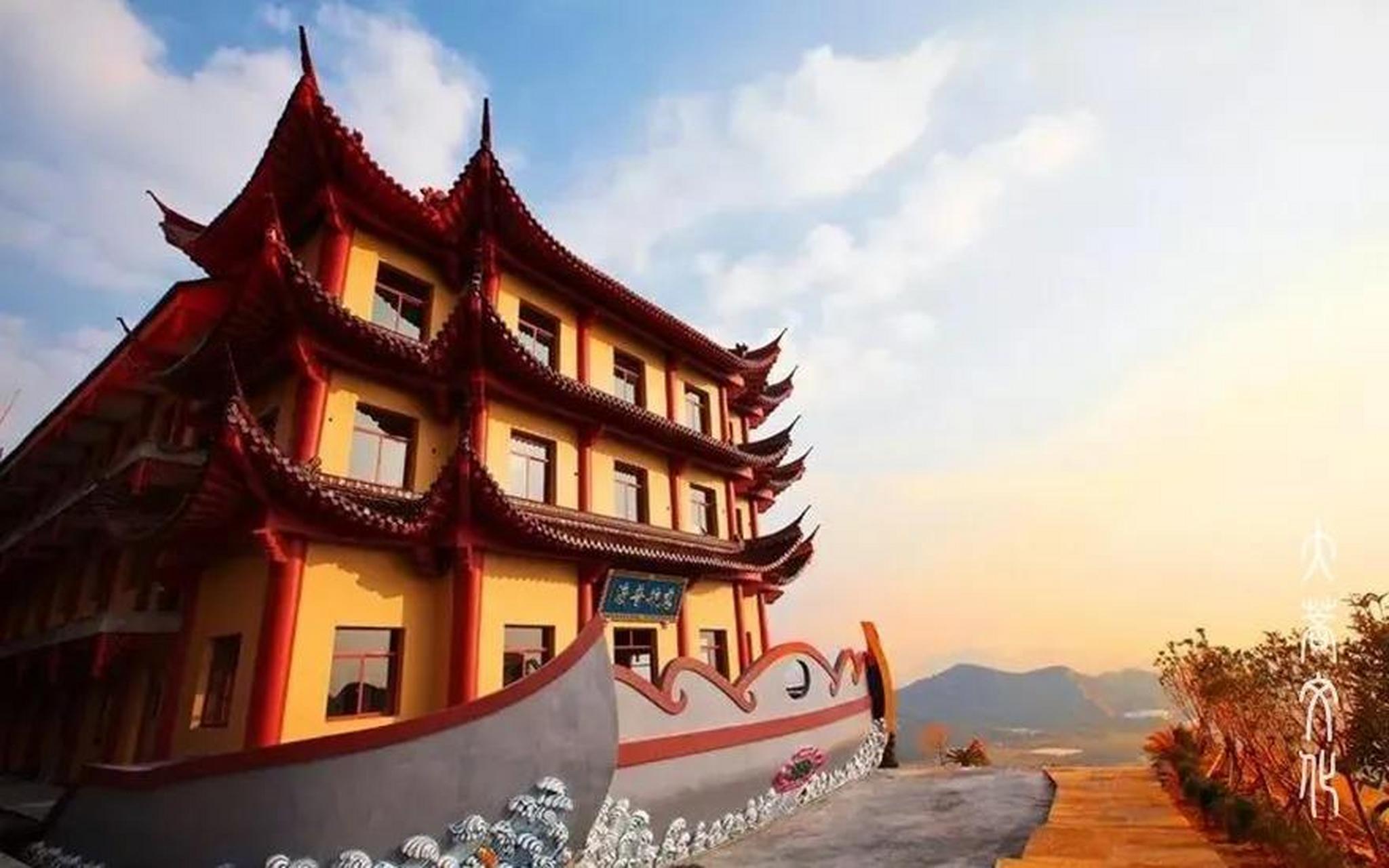 台州路桥区桐屿街道飞龙湖畔有一所本科院校,只招收女生入学,你知道是