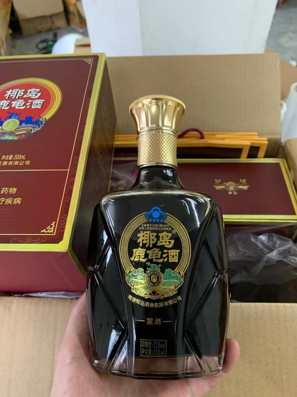 33度500ml椰島鹿龜酒 數量幾十件,一件6瓶價格便宜,老闆虧本處理套現