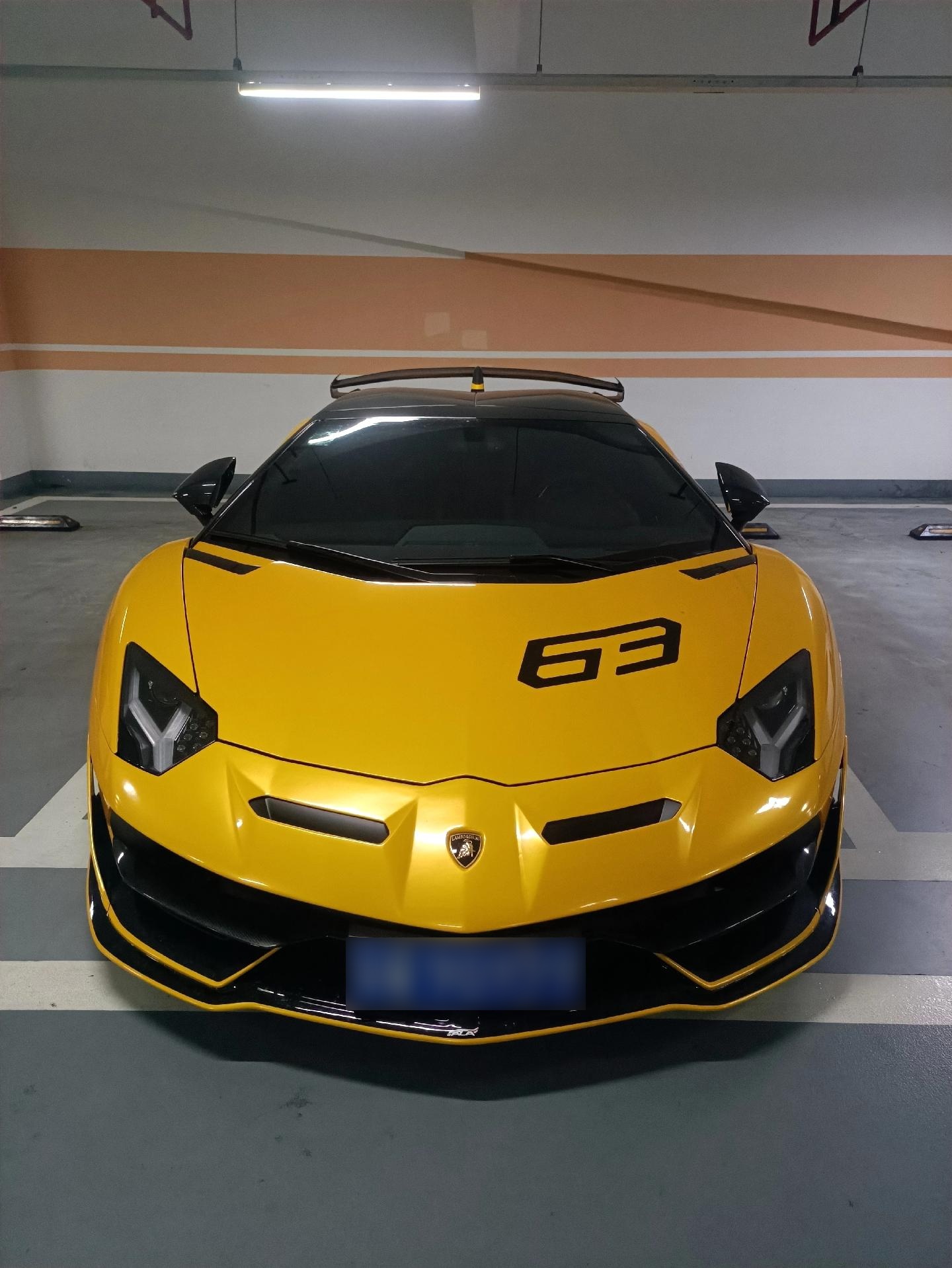 曾经邓晶晶的敞篷版本svj因后面一次事故低价转让了,沦落到了上官带刀