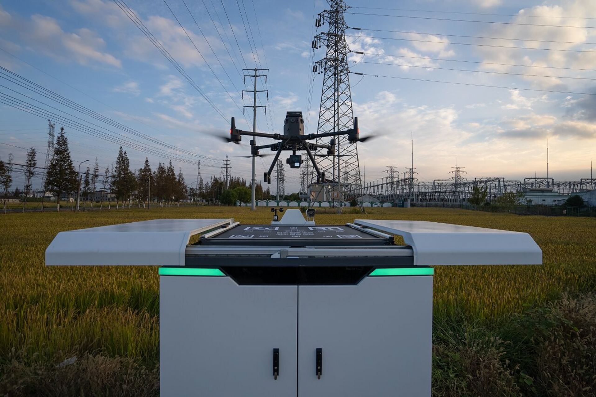 [微笑]复亚智能无人机自动飞行系统带你深入电力巡检的世界!