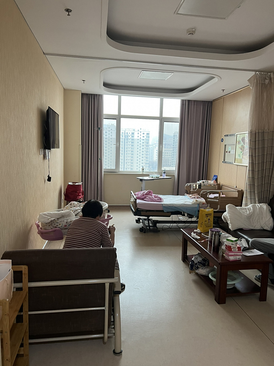 山东省妇幼vip病房,省妇幼单间 产后第四天,来聊一聊生产时的病房 第