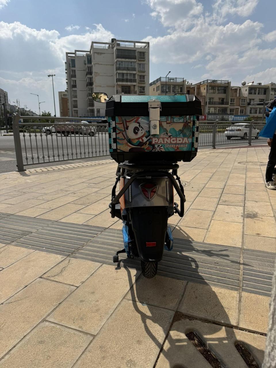 雅迪商用乐跑 性价比高的电动车推荐 专为走街串巷而生,中型车身,轻便