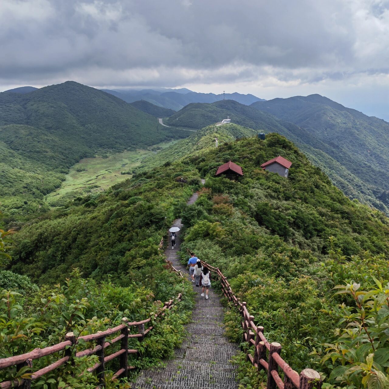 大围山:一个建议开车自驾游的地方 天气:蓝天白云相间,比较舒适.