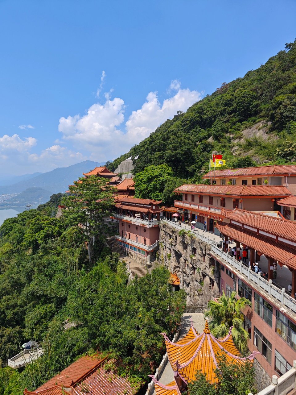 福清石竹山九仙宫】 明朝徐霞客游记中说:"岩石最胜,亦为九仙祈梦所"