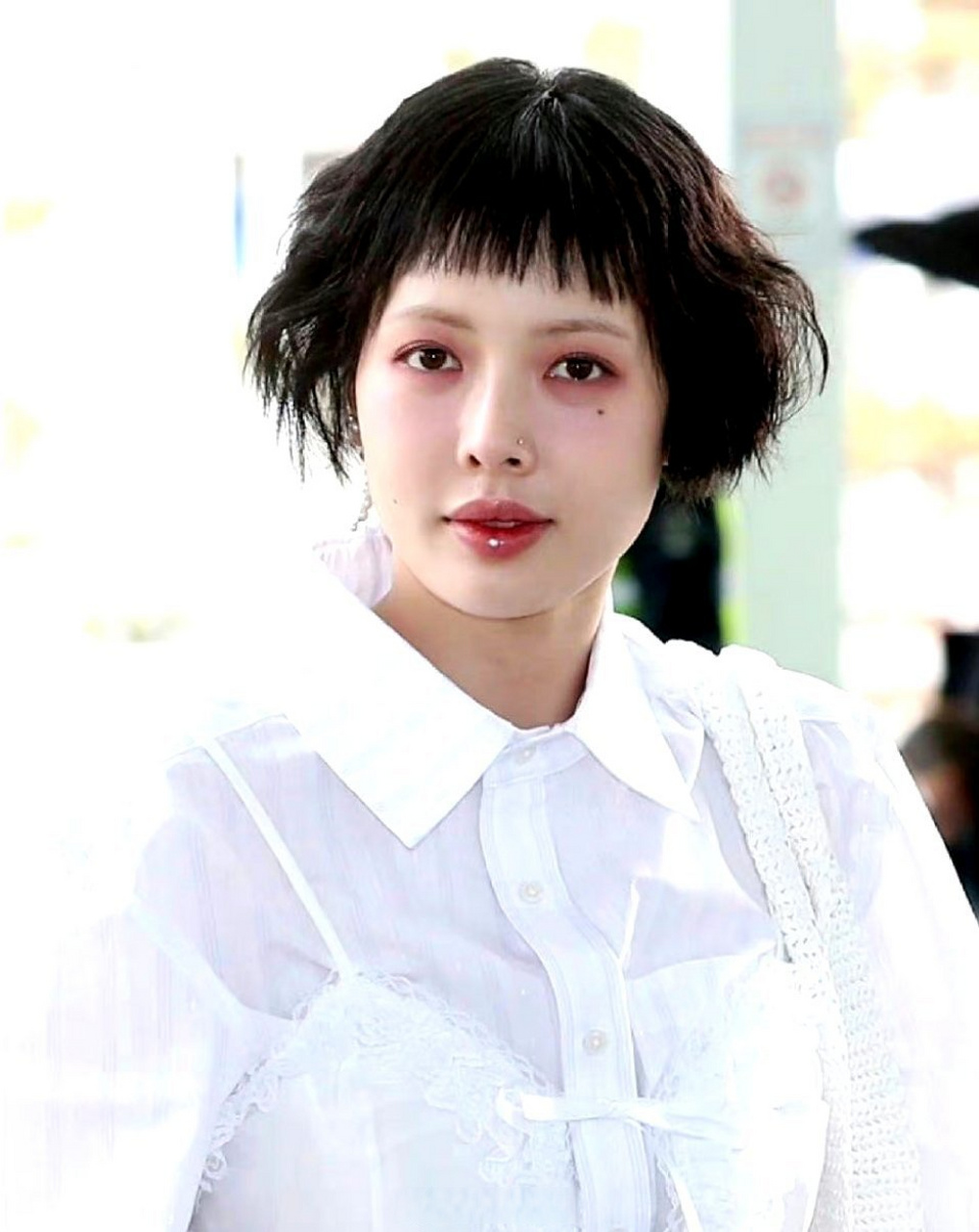 泫雅短发现身机场…她越来越像她那个黄头发男朋友了  #泫雅黑色短发