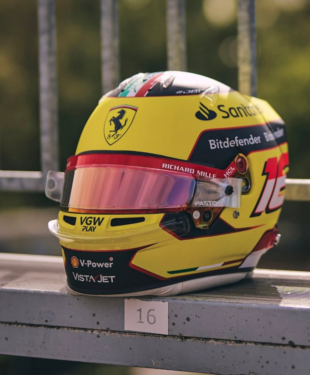 【f1】夏尔·勒克莱尔本周末蒙扎特别版头盔涂装,9495意大利国旗