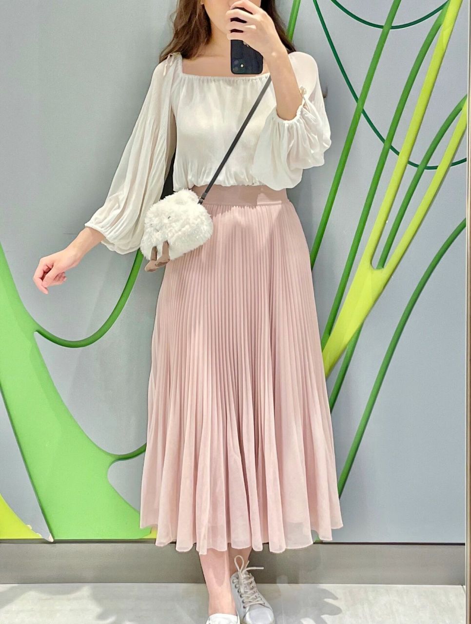 aritzia粉色仙女长裙穿搭|夏日里的温柔清新 这条twirl midi skirt是