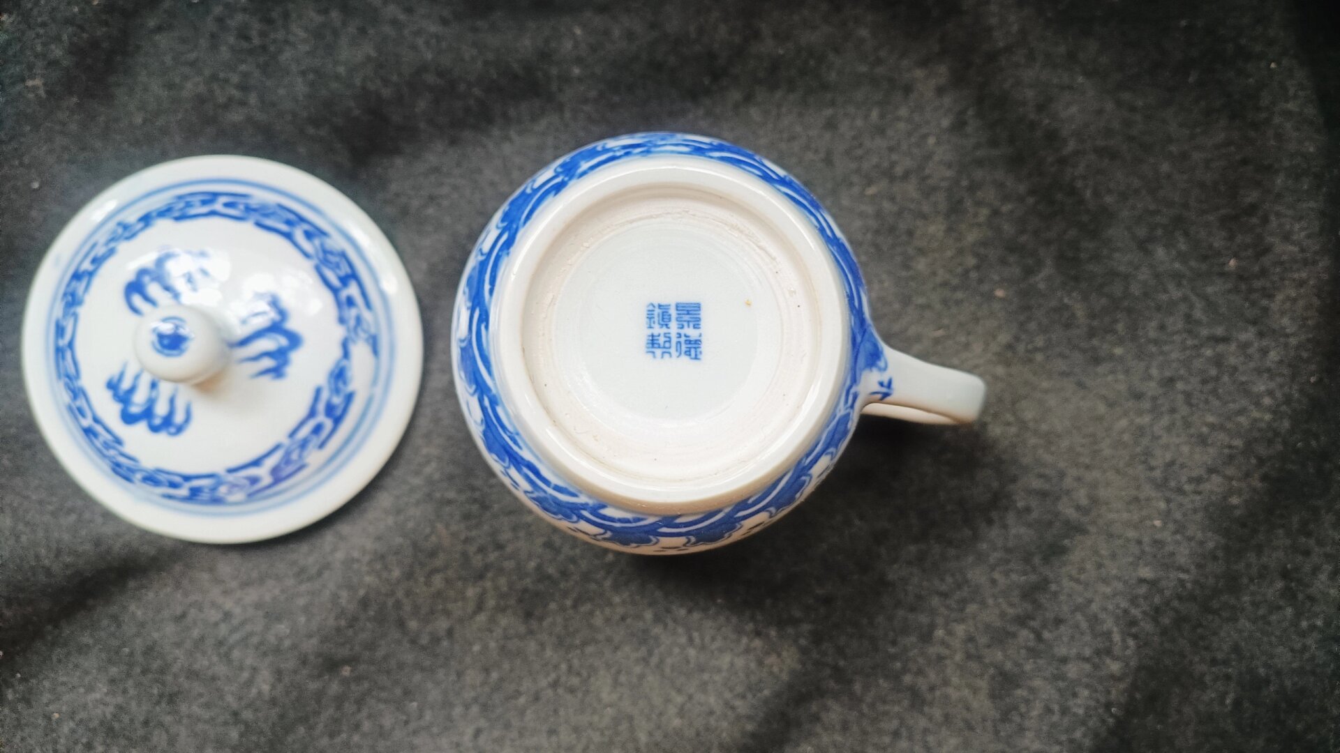 双龙戏珠莲子杯 这款杯子是20世纪70,80年代的传统青花瓷厂煤窑器的厂