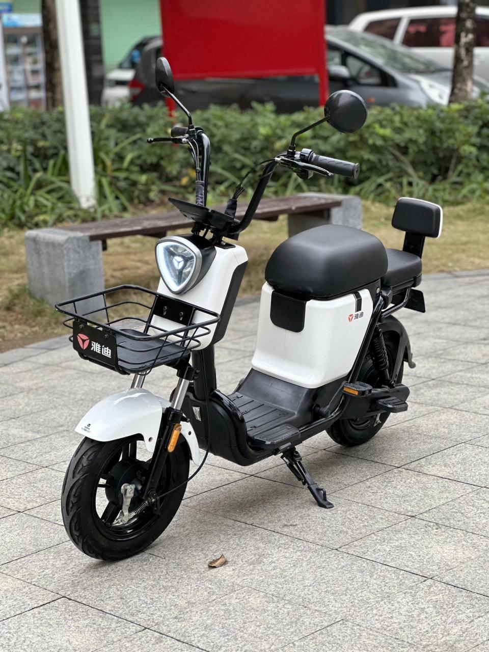 雅迪v20新国标电动车.满电续航里程42公里左右