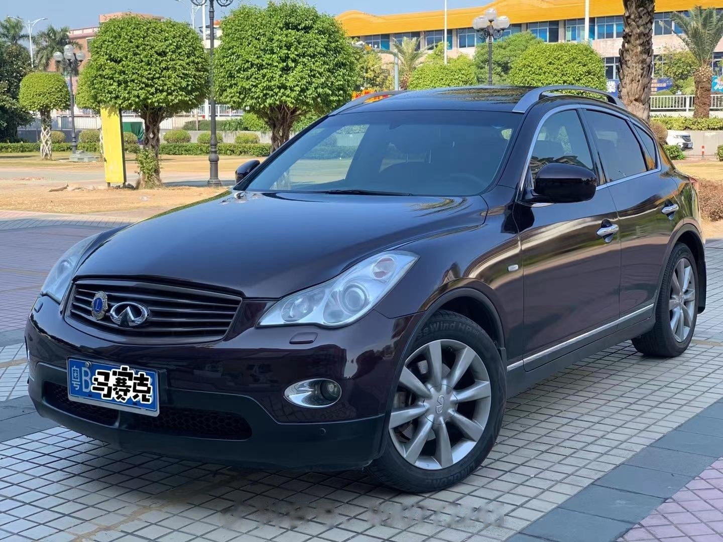 这是一辆日本原装进口英菲尼迪ex25, 是一款性能出色的豪华suv车型