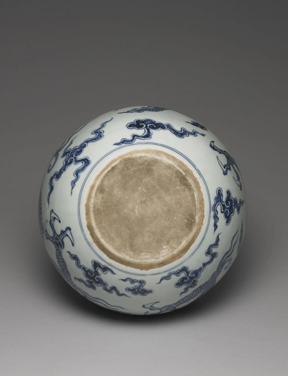 天球瓶因形似天上的星球故名.