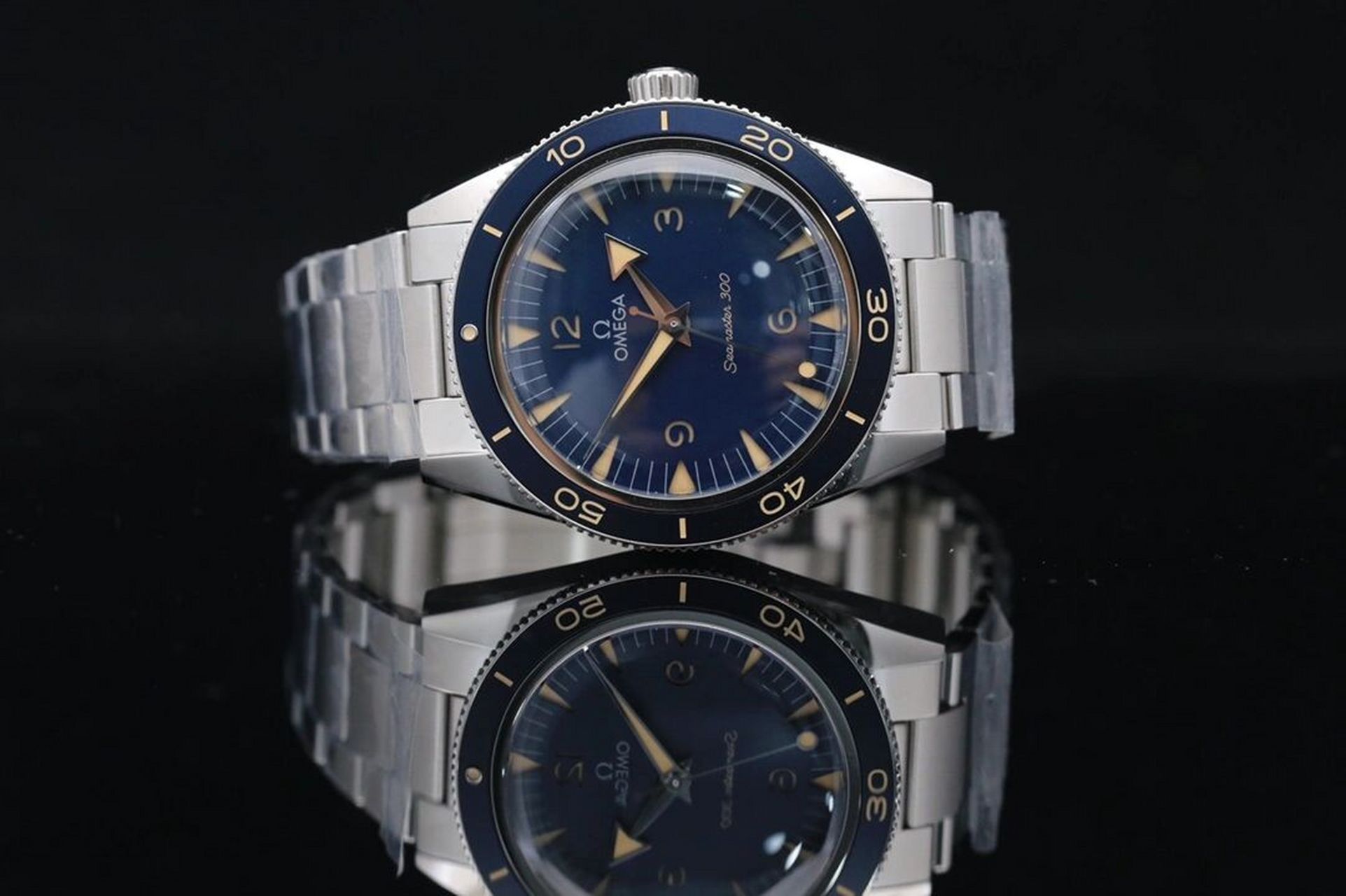 欧米茄海马复古300系列234.30.41.21.03.