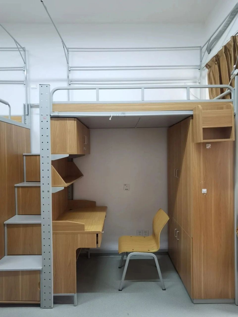 浙江理工大学科技与艺术学院 前三张都是标间寝室图,后三张是专升本的