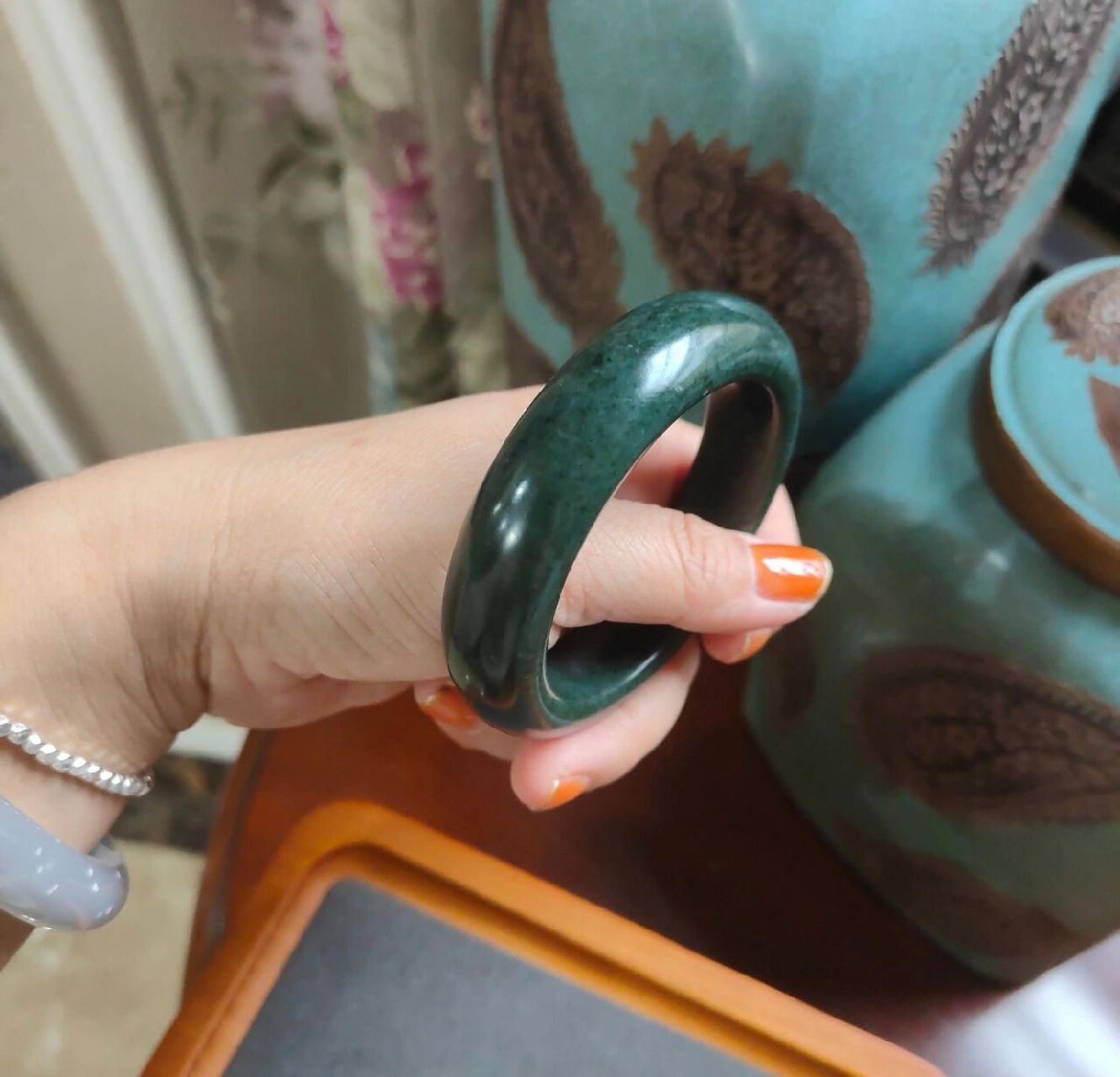 和田玉新疆碧玉籽料蓝调57圈口厚装泥鳅背哑 和田玉新疆碧玉籽料蓝调