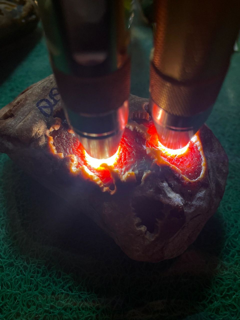 缅甸天然翡翠原石,红翡,稀有色