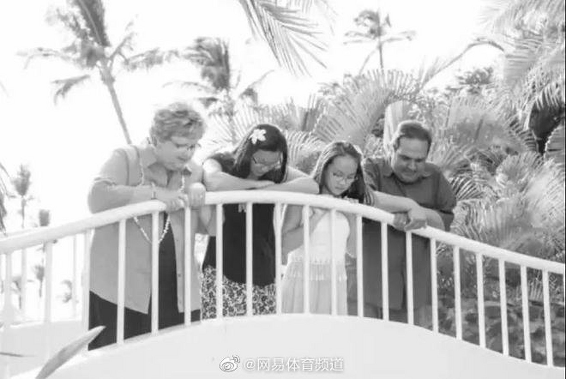 玛格丽特·麦克尼尔率先到边夺得金牌,超过了中国夺金热门张雨霏和