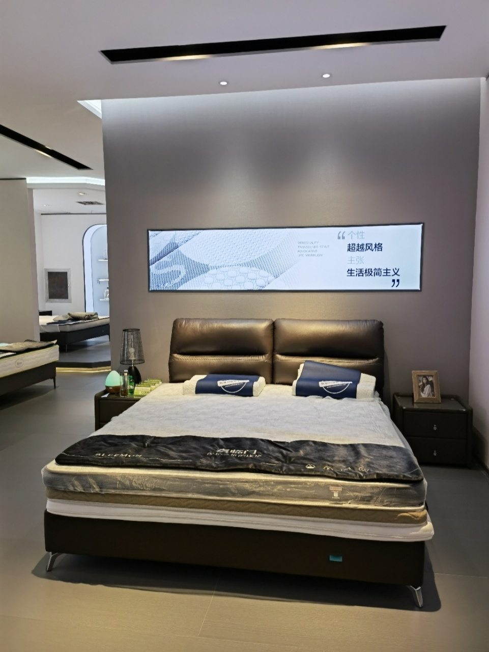 在香河家具城都买了些什么 图1的床和床垫是喜临门的,床是皮质的,型号