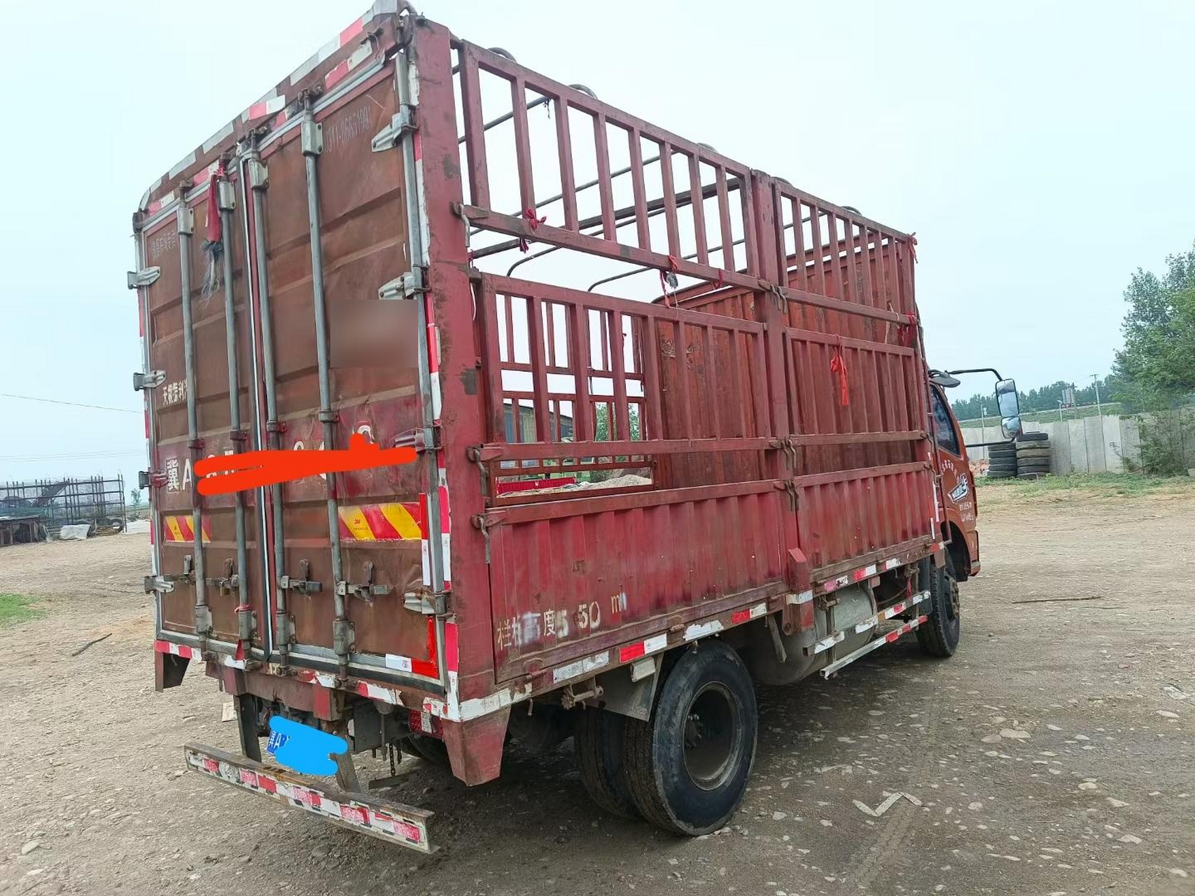 17年5月国五东风多利卡高栏,检车保险到2025年5月,,825轮胎,2.