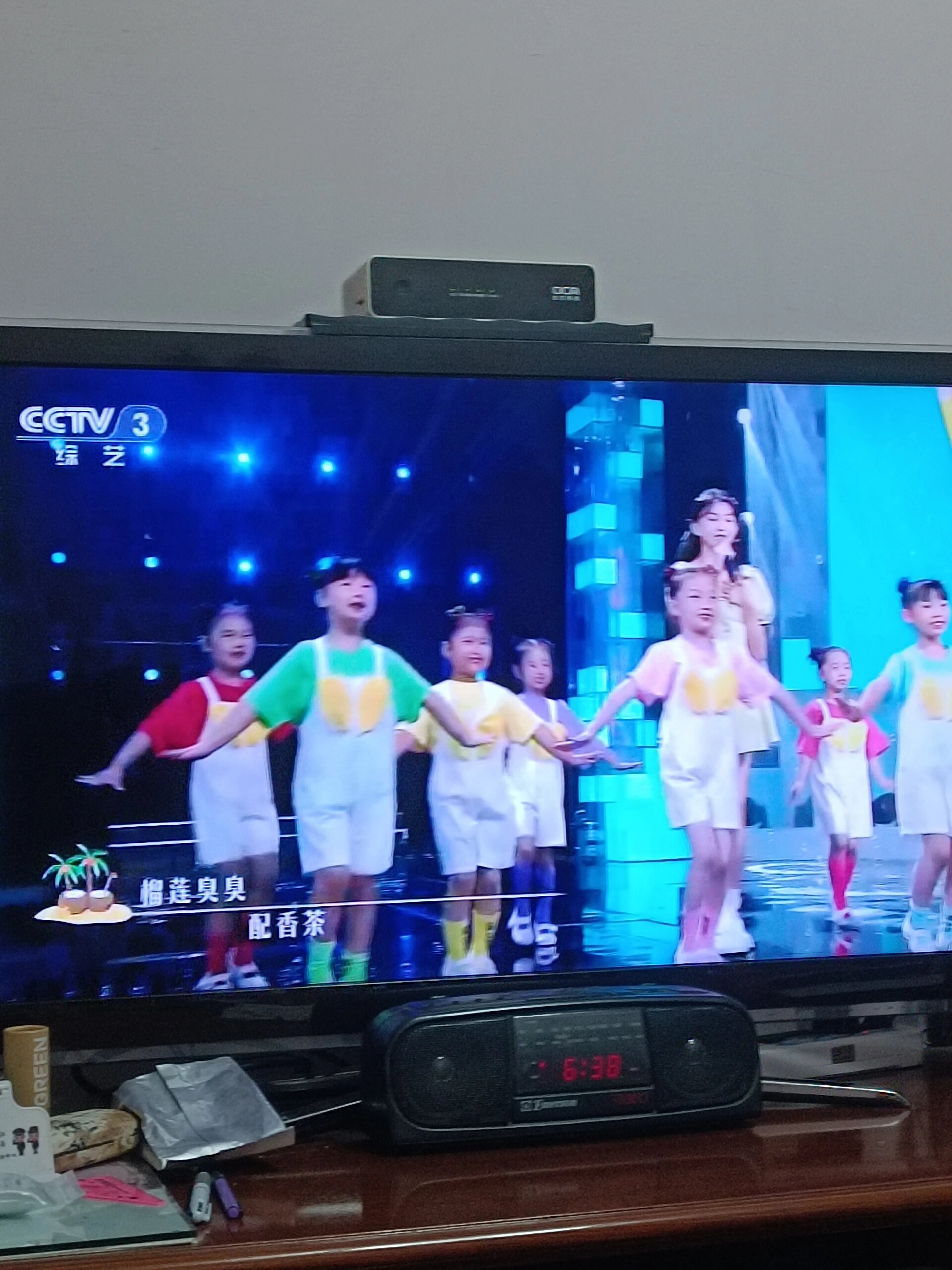 看电视看见宋小睿